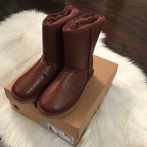 UGG Croco Size 6 Short Boot
